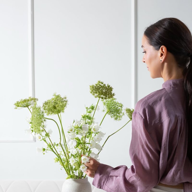 Lauko gėlių kompozicija vazoje — InFlowers Instagram