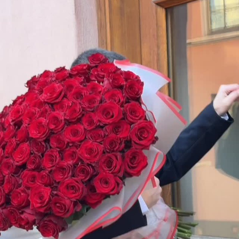 Raudonų rožių puokštė — InFlowers Instagram